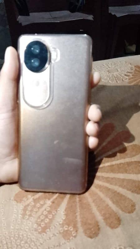 vivo v 40e with box and charger and 10 month warrenty 2