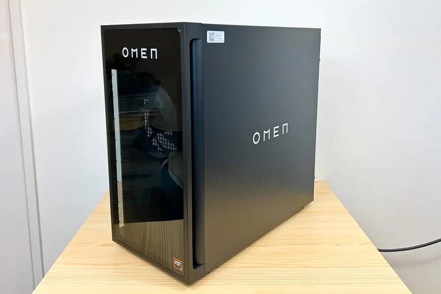 HP OMEN 35L Gaming Pc AMD Ryzen 7 8700G 32GB DDR5-6000 RTX™ 4070 SUPER 1