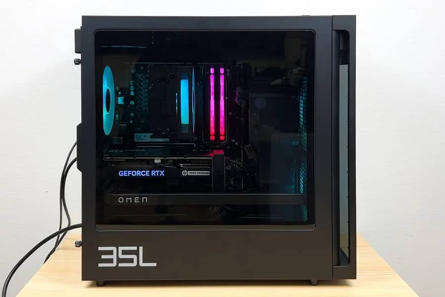 HP OMEN 35L Gaming Pc AMD Ryzen 7 8700G 32GB DDR5-6000 RTX™ 4070 SUPER 3