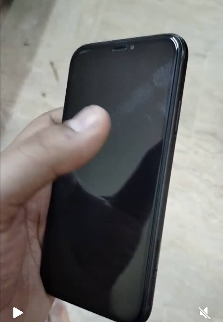 Apple iPhone XR 1