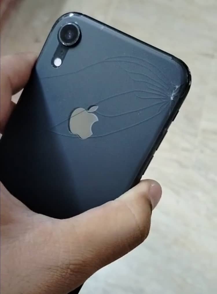 Apple iPhone XR 4