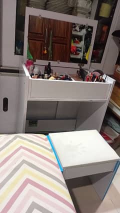 modern dressing table with stool
