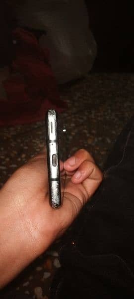 SHARP AQUOS R3 4