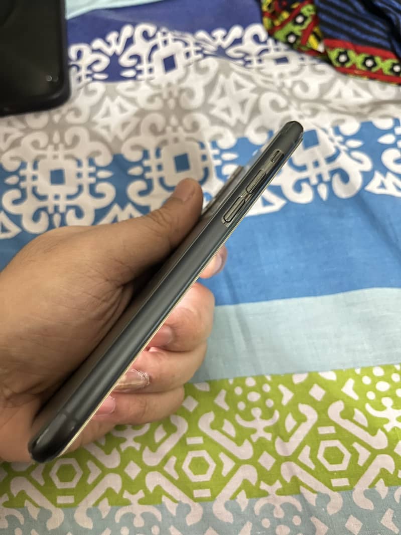 iphone 11pro factroy unlocked PTA approved 0