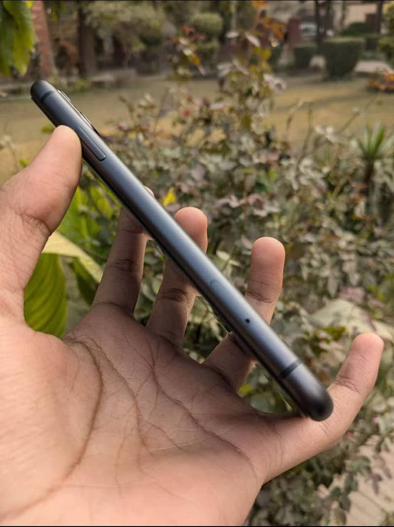 iphone 11 Factory unlocked 4