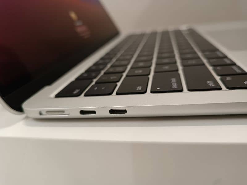 MacBook Air M2 8/256 With Warranty 3