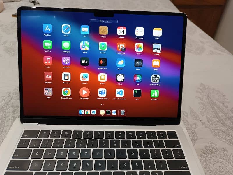 MacBook Air M2 8/256 With Warranty 5