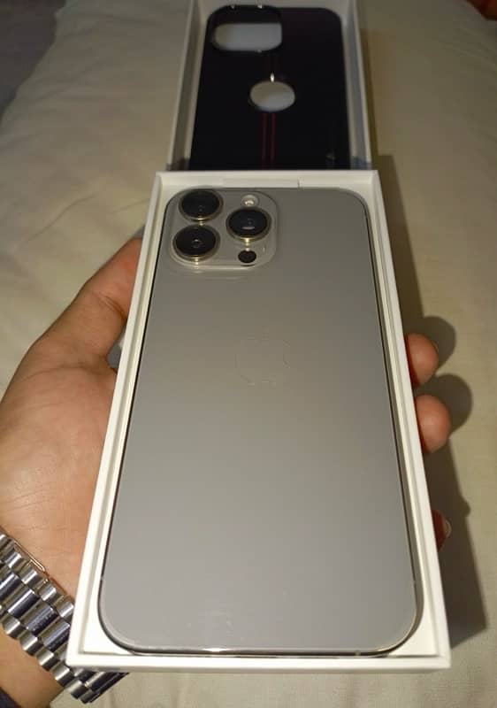 15 Pro Max Natural Titanium LLA (JV) 0