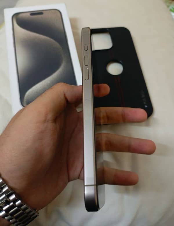 15 Pro Max Natural Titanium LLA (JV) 5