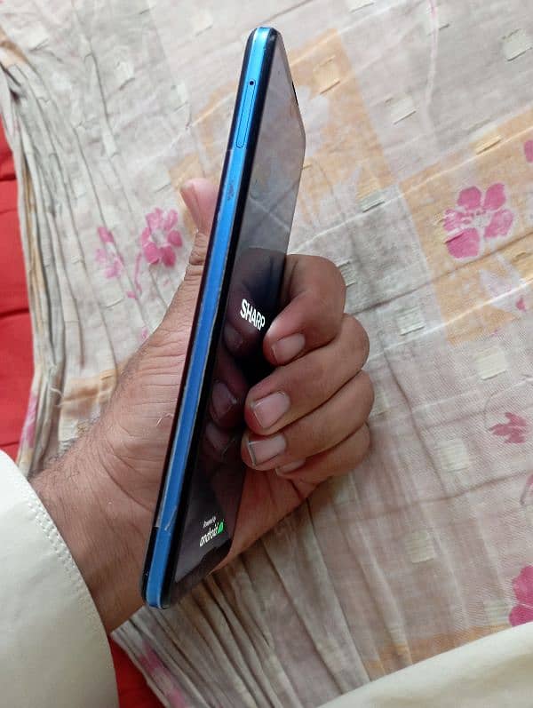 aqous sharp r5g 12gb 256gb 1