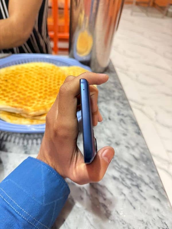 Motorola edge 2021 model 10