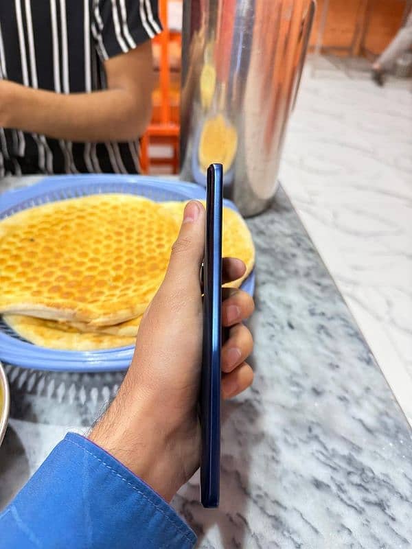 Motorola edge 2021 model 11