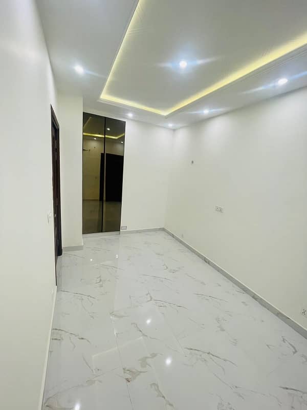 10 Marla House Available For Sale In DHA Phase 3 5
