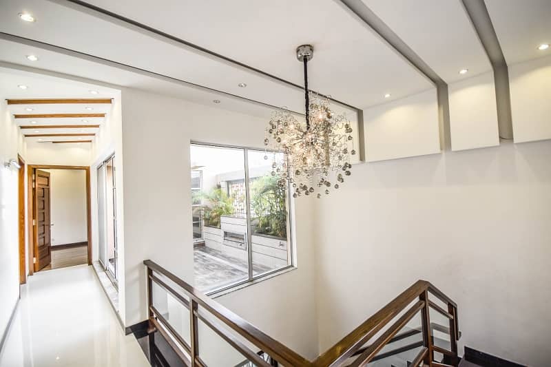10 Marla House Available For Sale In DHA Phase 3 9