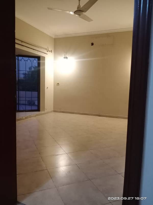 10 Marla House Available For Sale In DHA Phase 3 10