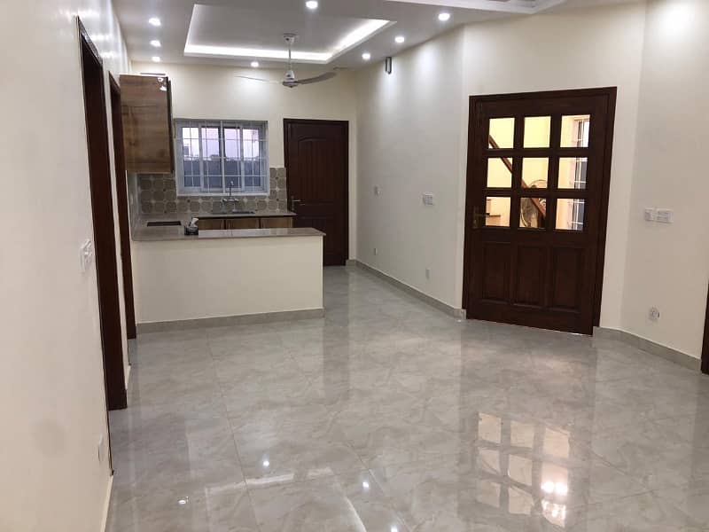 10 Marla House Available For Sale In DHA Phase 3 12