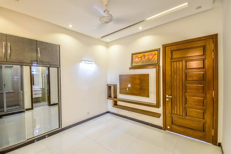 10 Marla House Available For Sale In DHA Phase 3 15