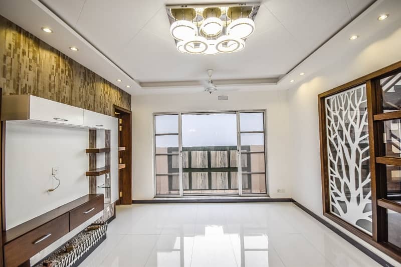 10 Marla House Available For Sale In DHA Phase 3 16