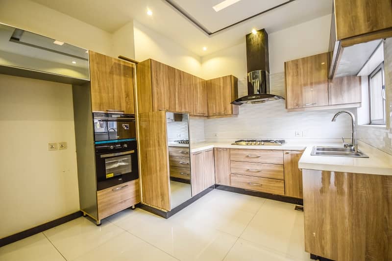 10 Marla House Available For Sale In DHA Phase 3 17