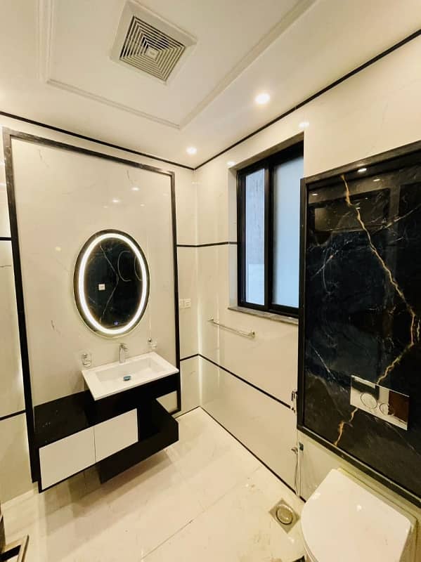 10 Marla House Available For Sale In DHA Phase 3 18