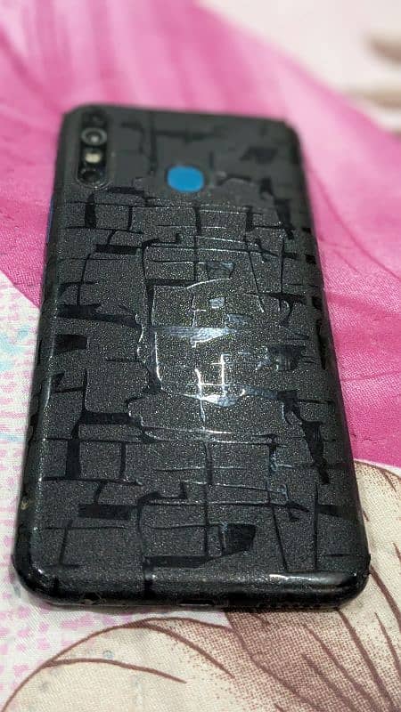 Infinix Hot 8 4/64gb with box and charger 3