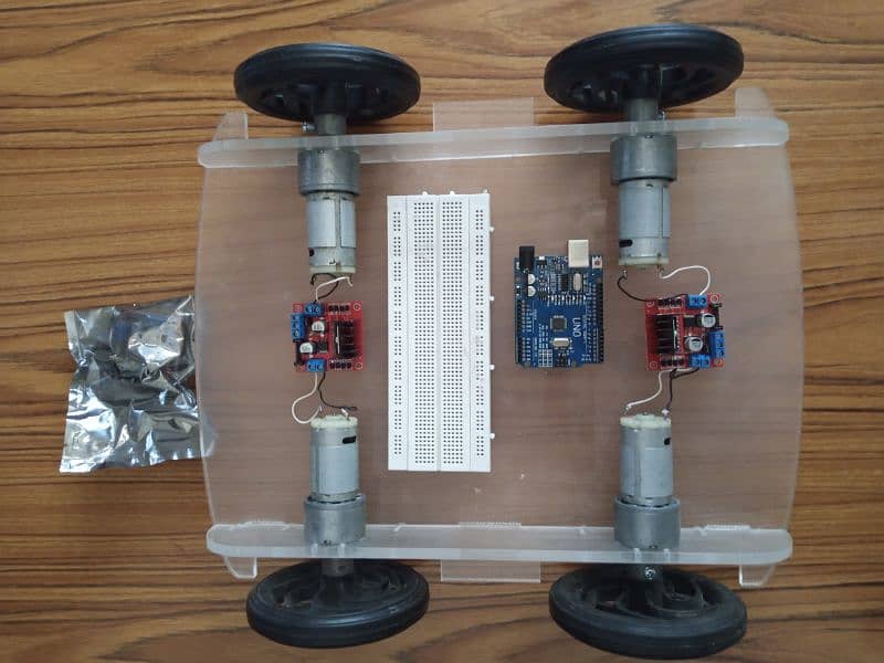 Robotic car with Arduino UNO and L298n motor driver. 1