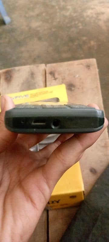 2 month mobile use G5 dabba charger label hai all ok mobile hai 2