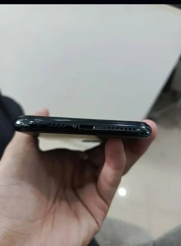 I phone 11 pro max 256 gb lush condition ma ha 0