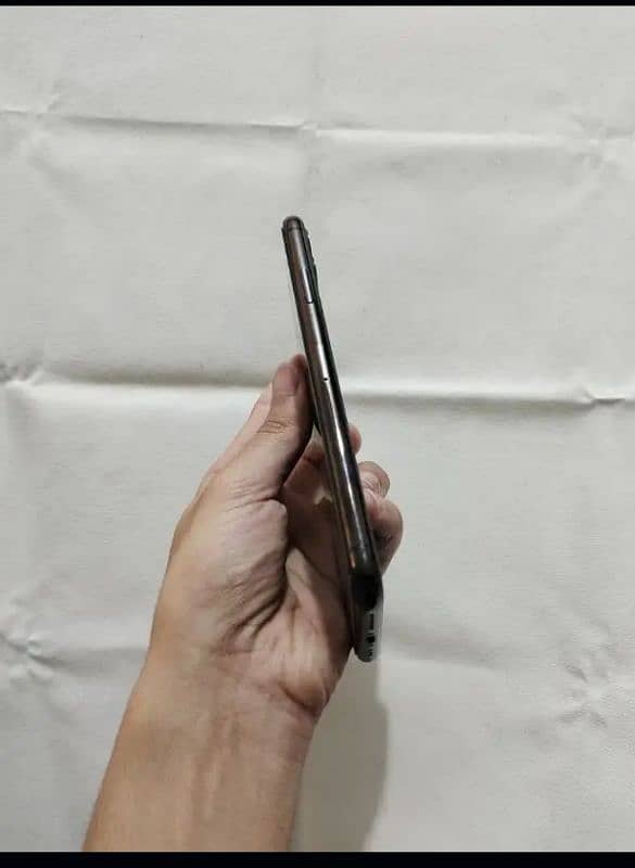 I phone 11 pro max 256 gb lush condition ma ha 3