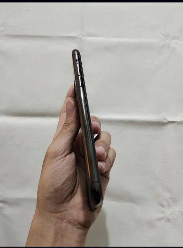 I phone 11 pro max 256 gb lush condition ma ha 4