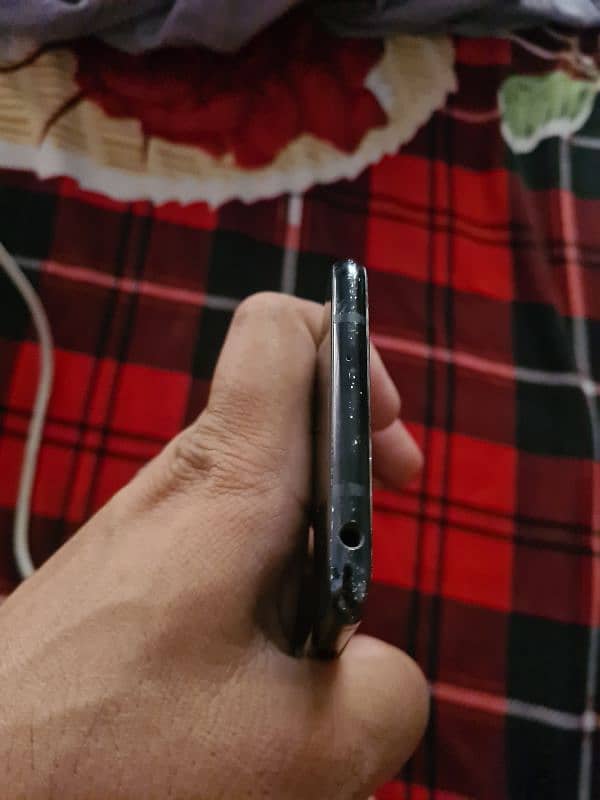 v 30 plus 128gb PTA exchange possible 4