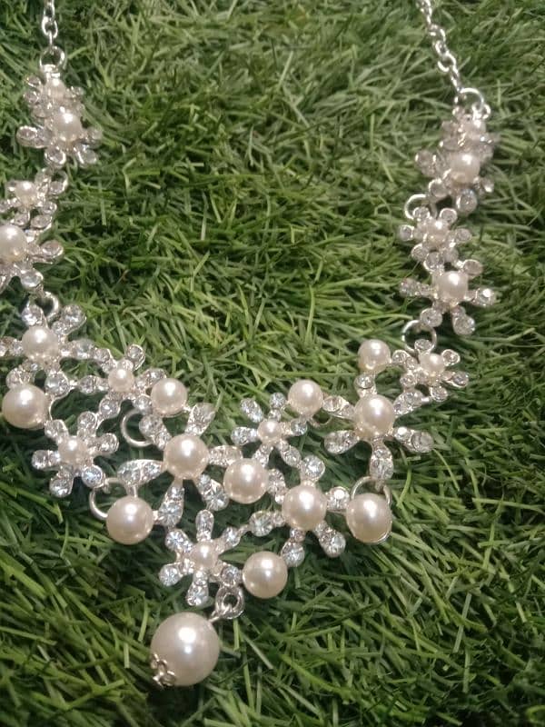 stone necklace 0