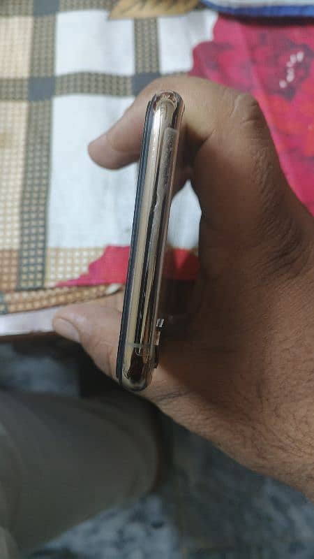IPHONE XS MAX GOLDEN COLOR 256 GB 2