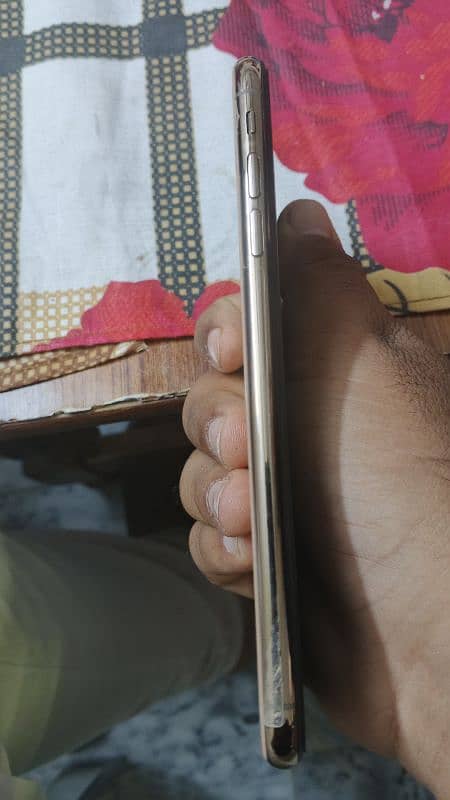 IPHONE XS MAX GOLDEN COLOR 256 GB 5