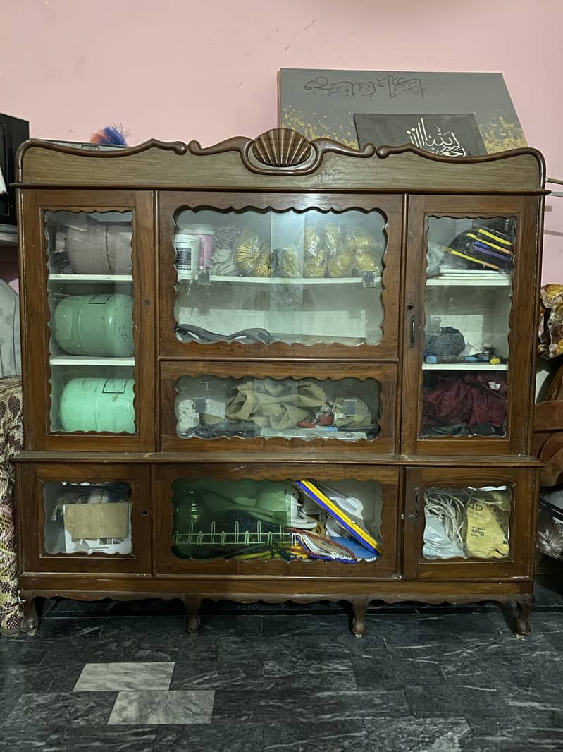 Showcase, Bartan Vali Almari 1