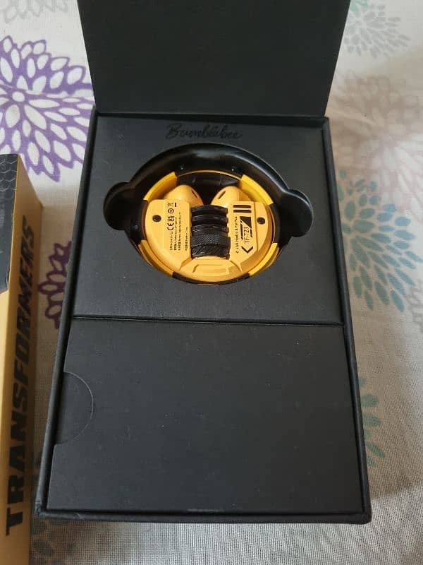 Transformers bumblebee earbuds 1