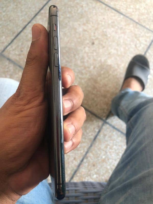 i phone 11 pro max 4
