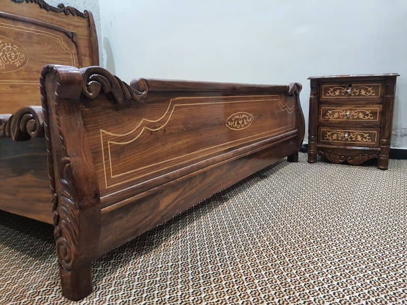 seesham wood Brand new Bed Set not used King size (only call) 1