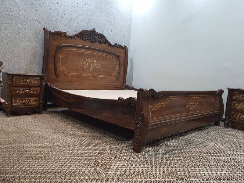 seesham wood Brand new Bed Set not used King size (only call) 2
