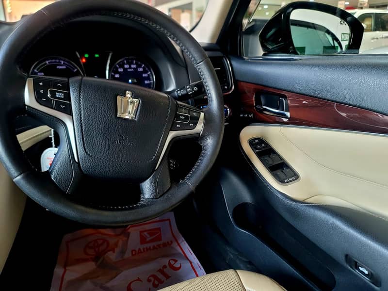 Toyota CROWN ROYAL SALOON G 16
