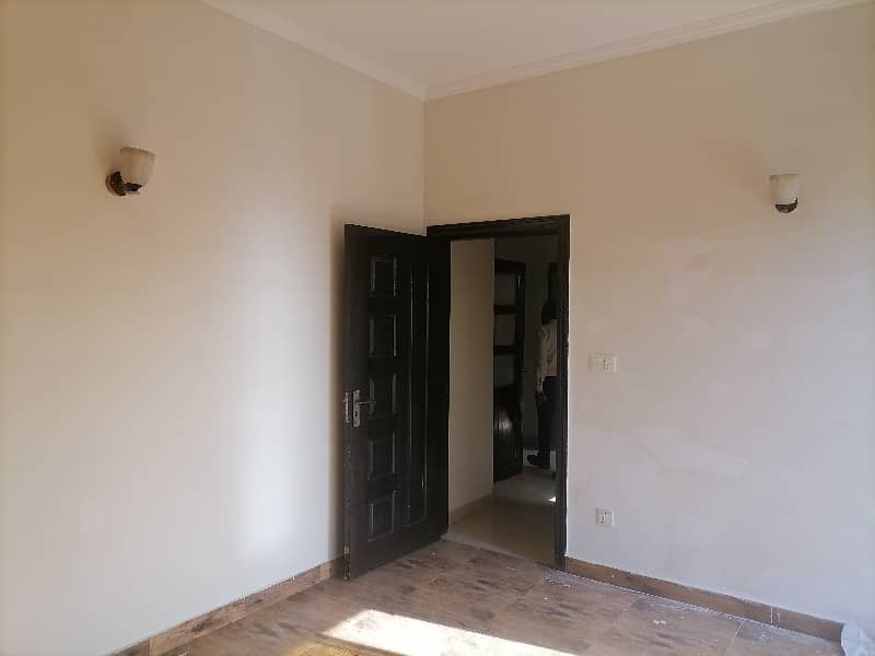 20 Marla Upper Portion Up For Rent In DHA Phase 6 Block N 19