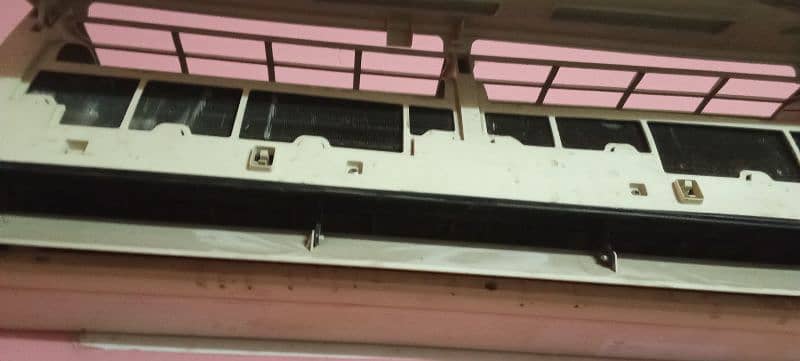 split AC 1