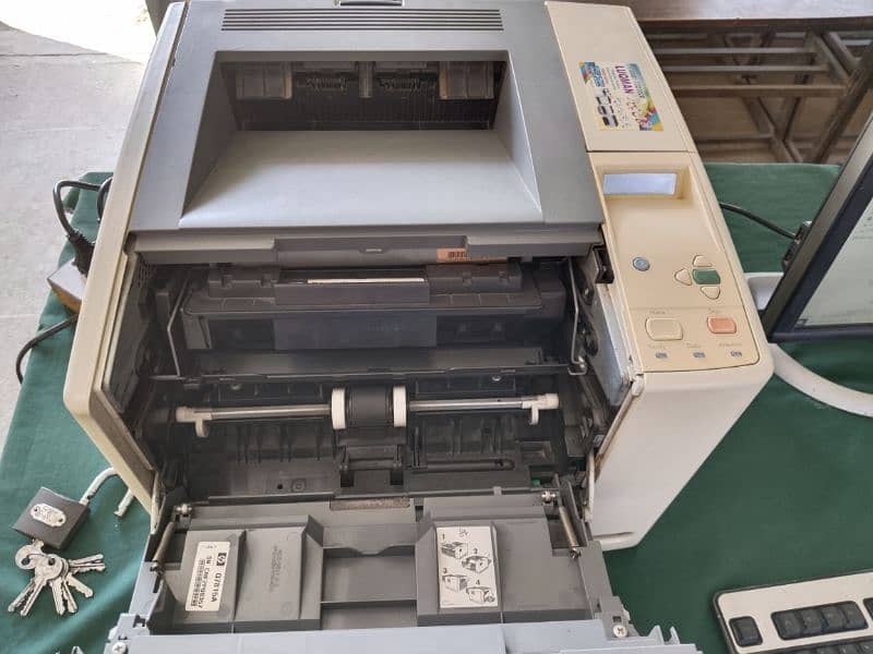 HP Laser Jet P3005dn 2