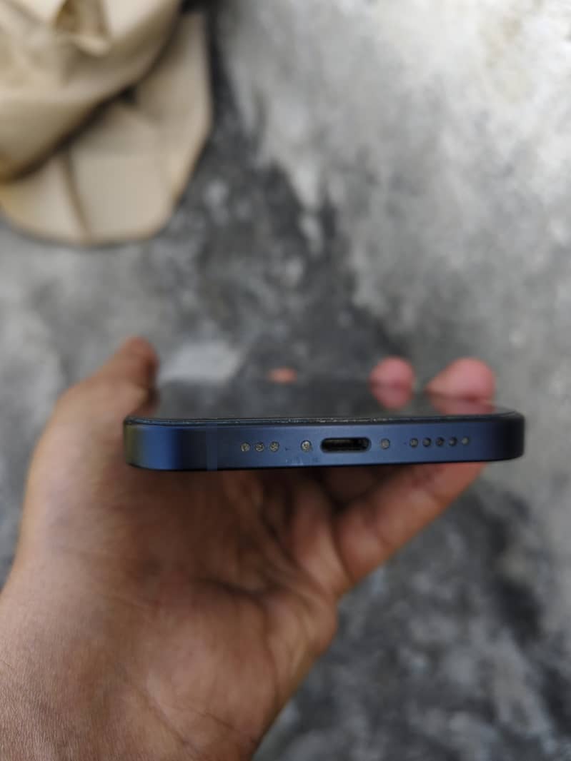 iPhone 12 0