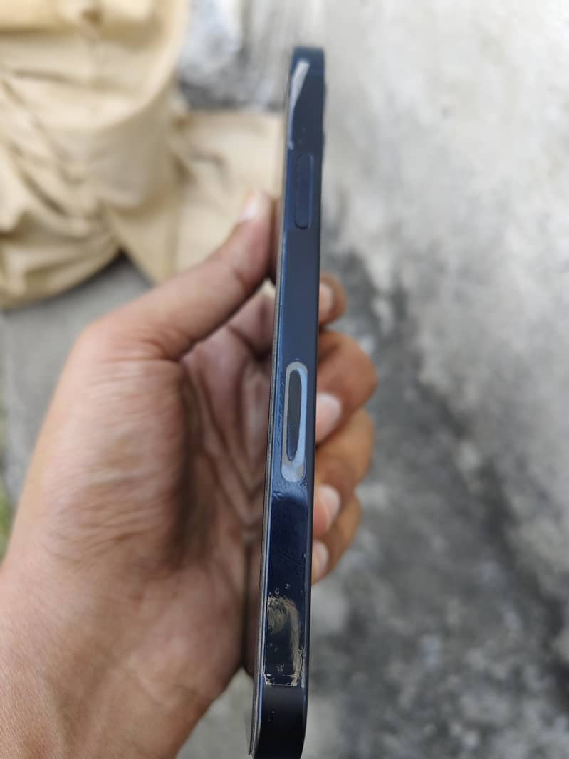 iPhone 12 3