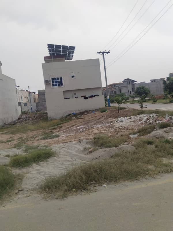 Buch executive villas corner + park facing Plot for sale 0
