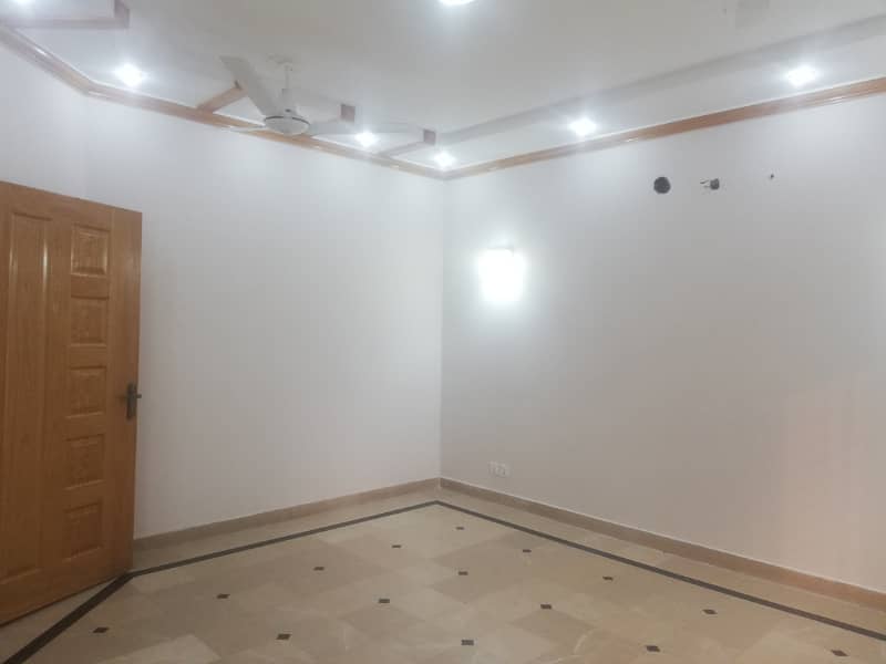 8 MARLA UPPER PORTION FOR RENT IN SECTOR B BAHRIA TOWN LAHORE 0