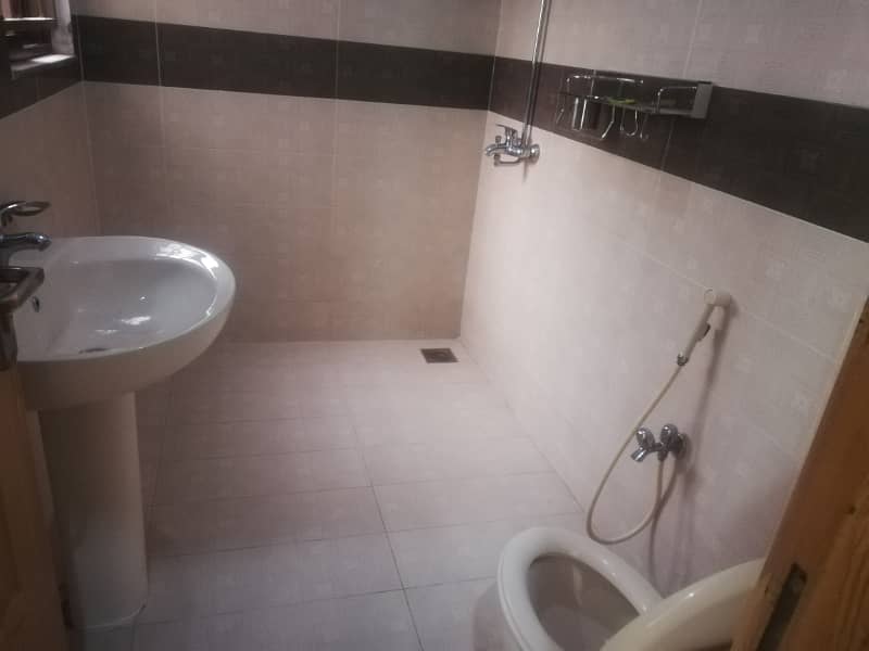 8 MARLA UPPER PORTION FOR RENT IN SECTOR B BAHRIA TOWN LAHORE 6