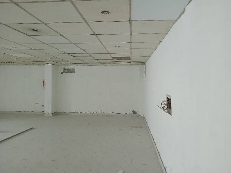 07 MARLA OFFICE 2ND FLOOR EXCELLENT LOCATION 11