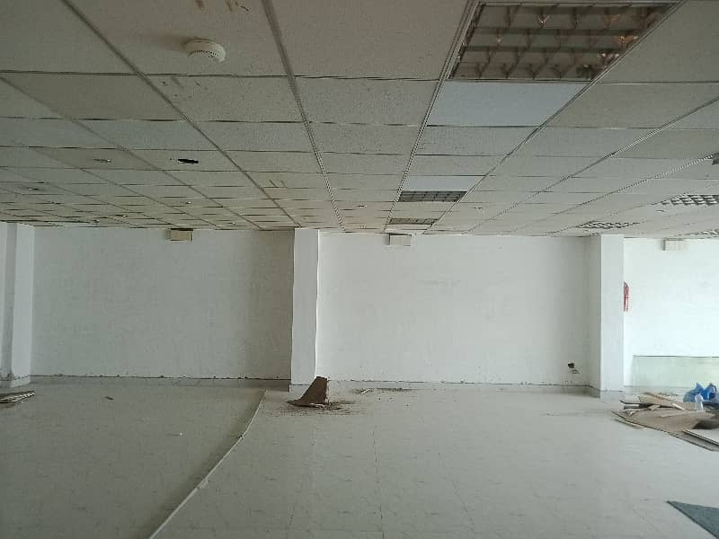 07 MARLA OFFICE 2ND FLOOR EXCELLENT LOCATION 21